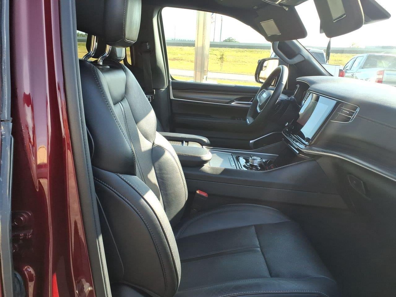 2024 Jeep Wagoneer L Series II - Photo 29