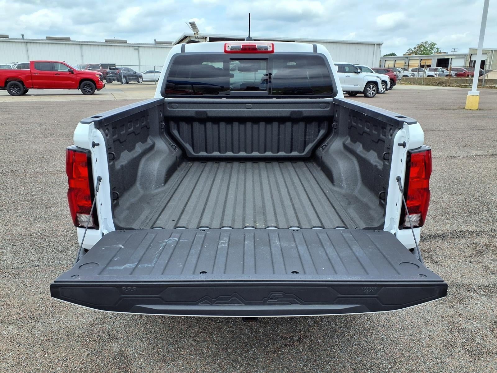 2025 Chevrolet Colorado WT/LT