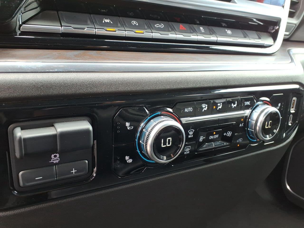 2025 GMC Sierra 1500 SLT - Photo 11