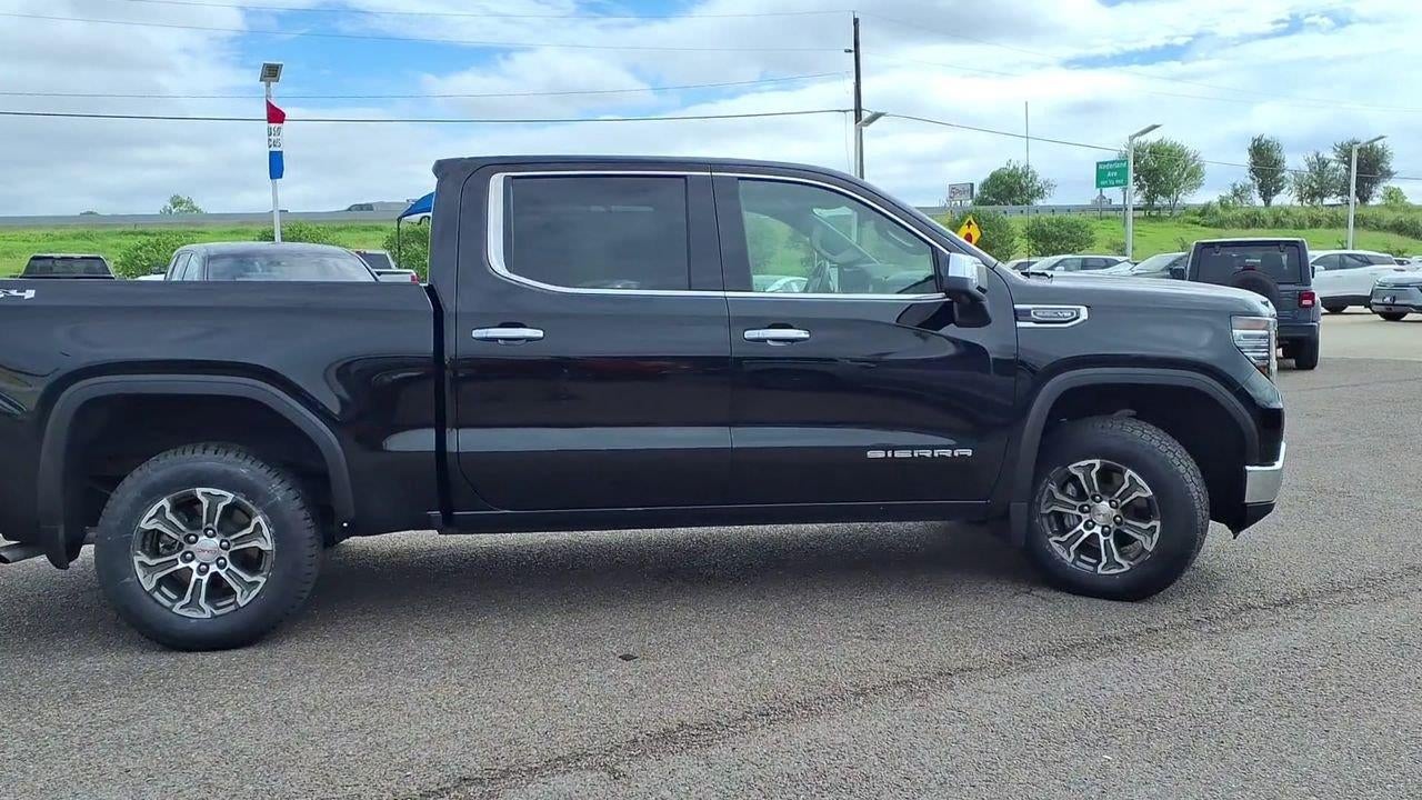 2025 GMC Sierra 1500 SLT - Photo 9