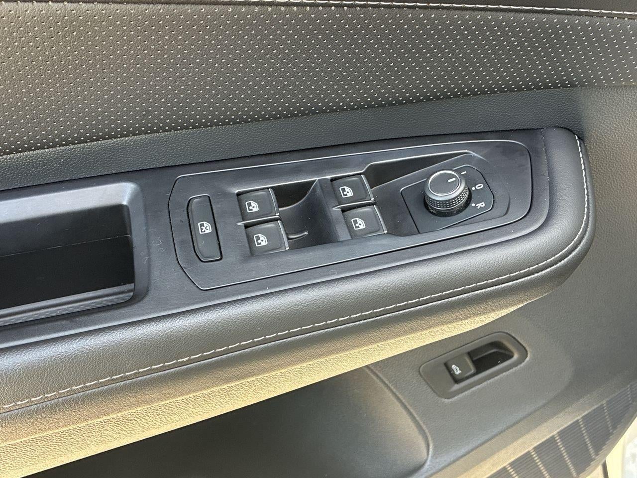 2025 Volkswagen Atlas Cross Sport SE w/Tech - Photo 23
