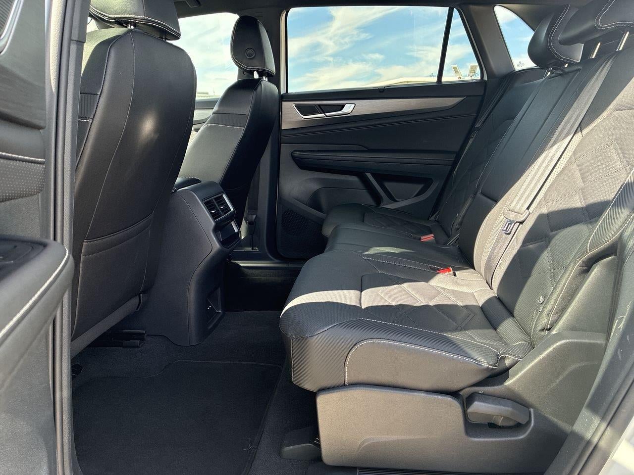 2025 Volkswagen Atlas Cross Sport SE w/Tech - Photo 25