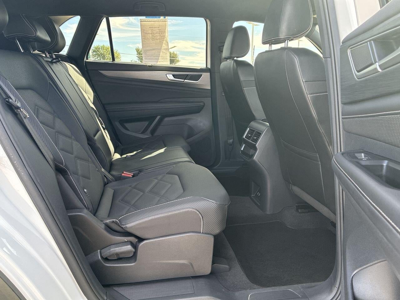 2025 Volkswagen Atlas Cross Sport SE w/Tech - Photo 27