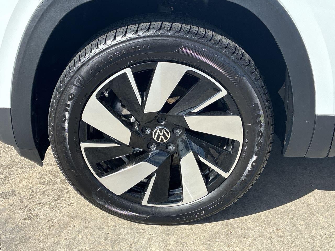2025 Volkswagen Atlas Cross Sport SE w/Tech - Photo 33