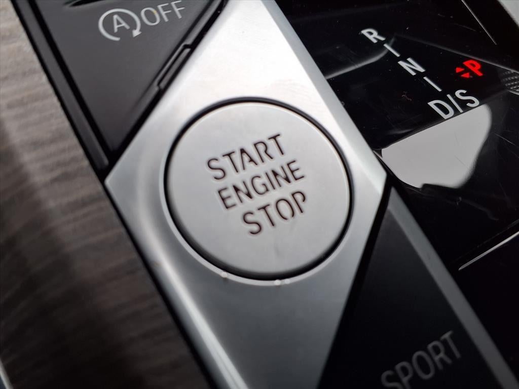 2025 BMW 3 Series 330i