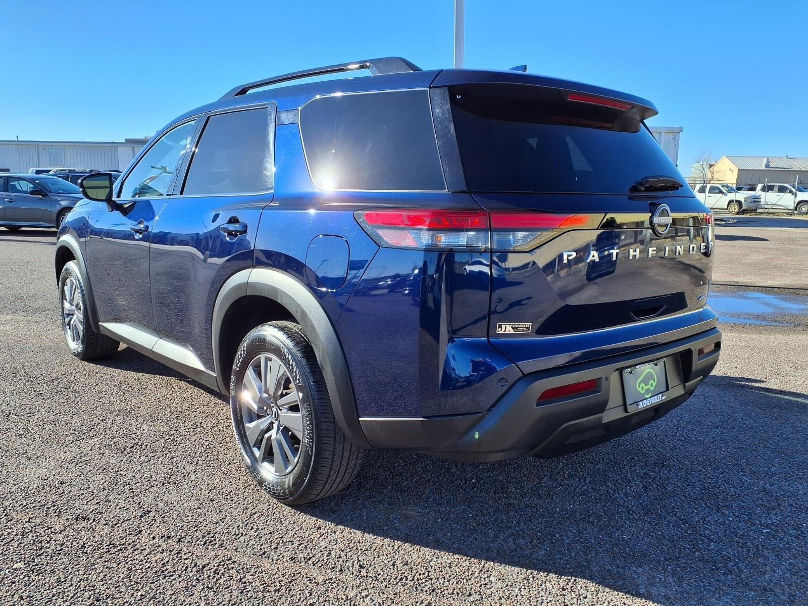 2025 Nissan Pathfinder SV