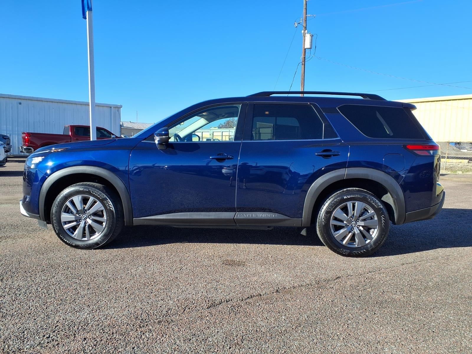 2025 Nissan Pathfinder SV