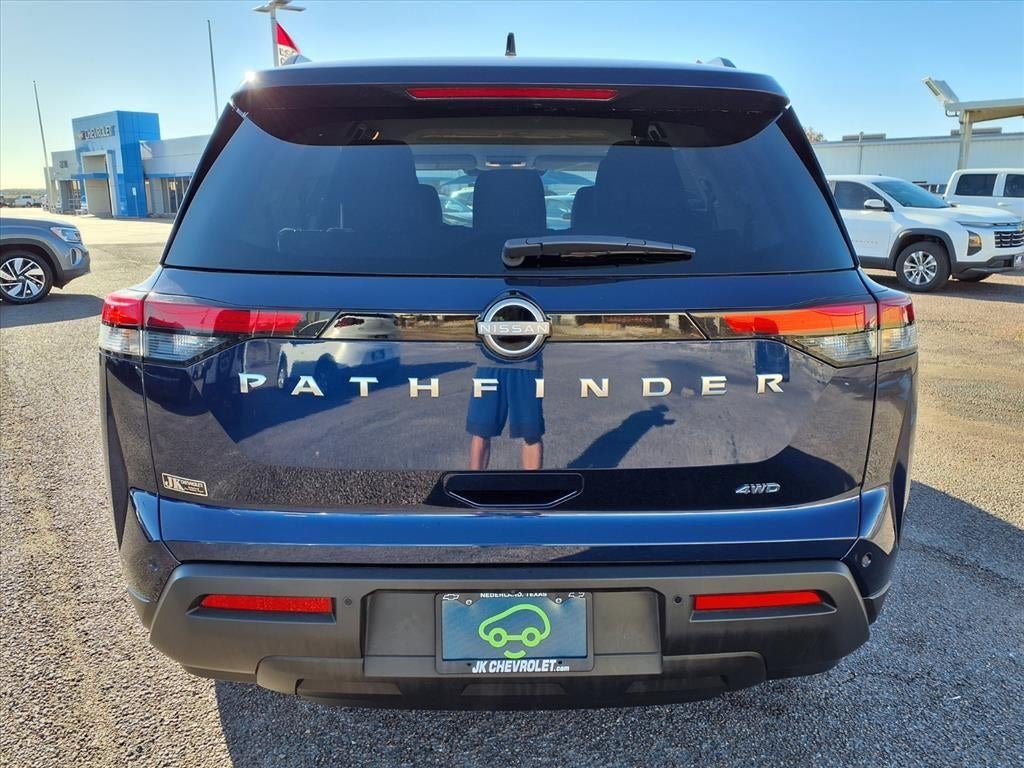 2025 Nissan Pathfinder SV