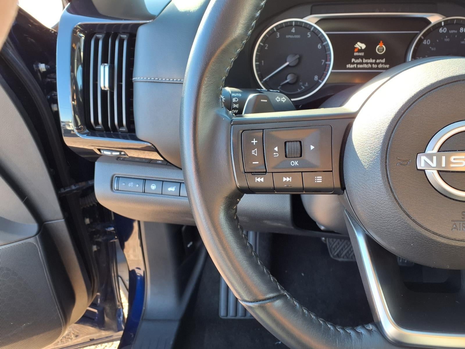 2025 Nissan Pathfinder SV